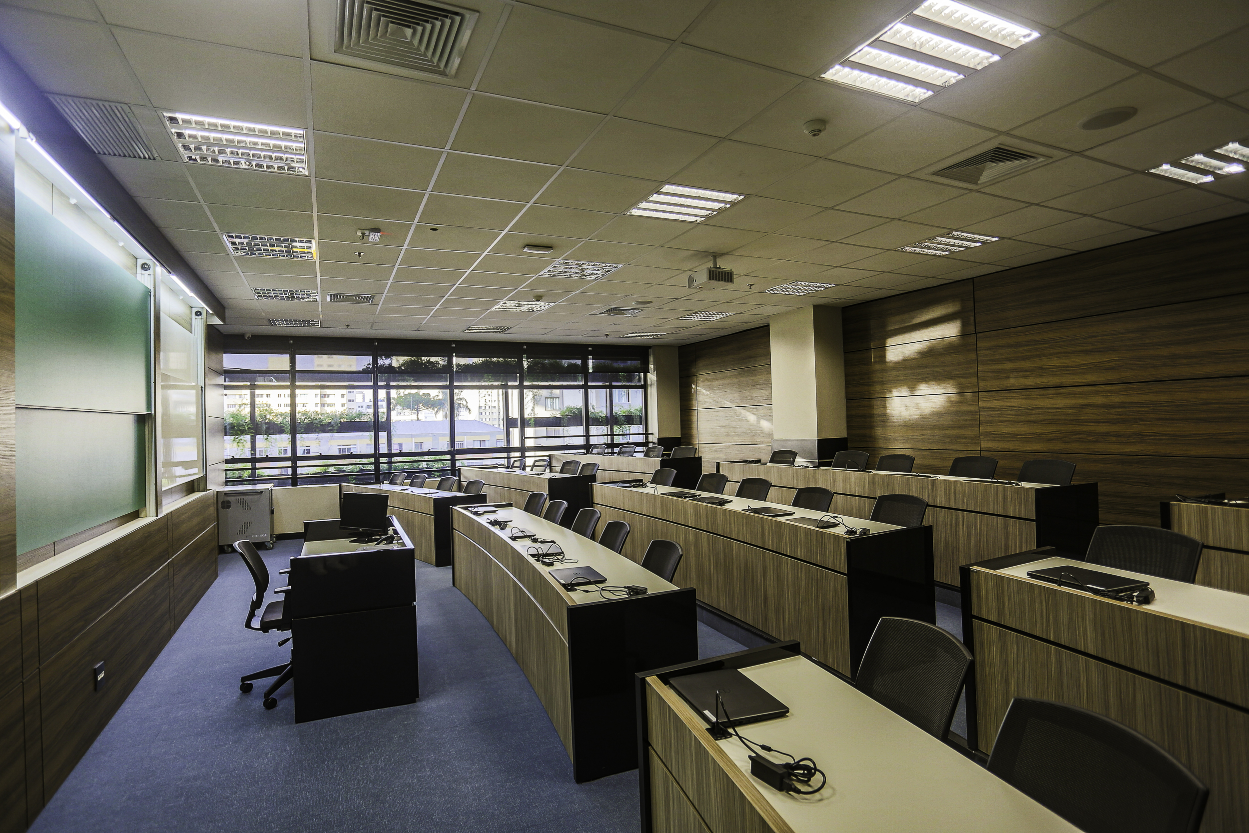 FAE Business School