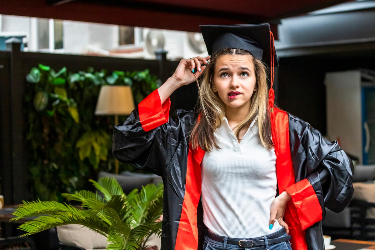 Profissional em dúvida sobre quando fazer pós-graduação.
